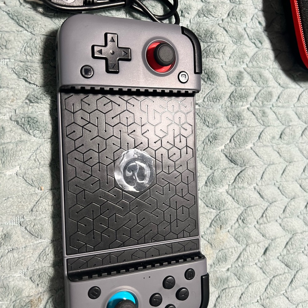 Mobile Bluetooth Gaming Controller - Picture 3 of 5